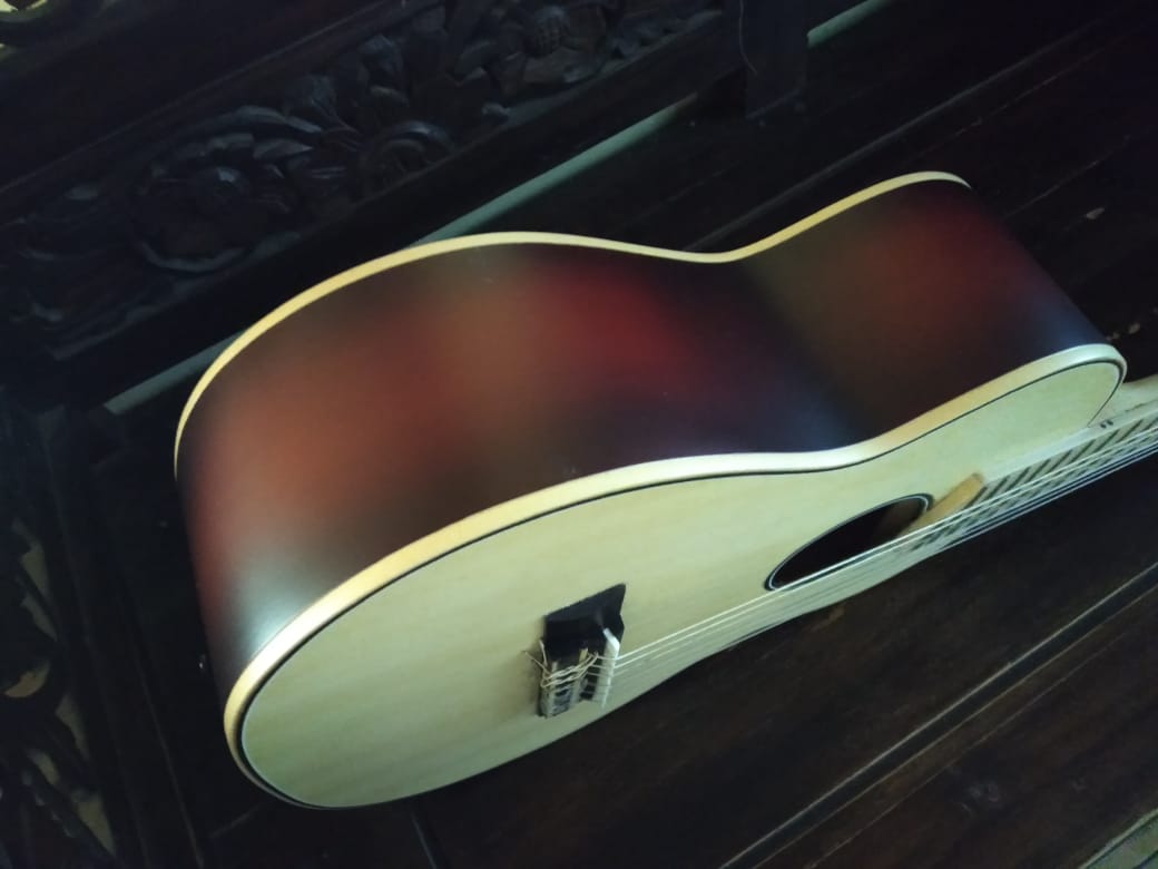 Gitar klasik 2/4 
High quality
Mau dikasih preamp bisa 
Juga menerima pembuatan gitar sesuai selera
Info &amp; Order DM/ WA 085293741417