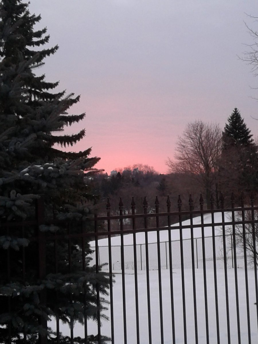 MsNyx's tweet image. This morning&apos;s #sunrise #pinksunrise #pretty #Pink