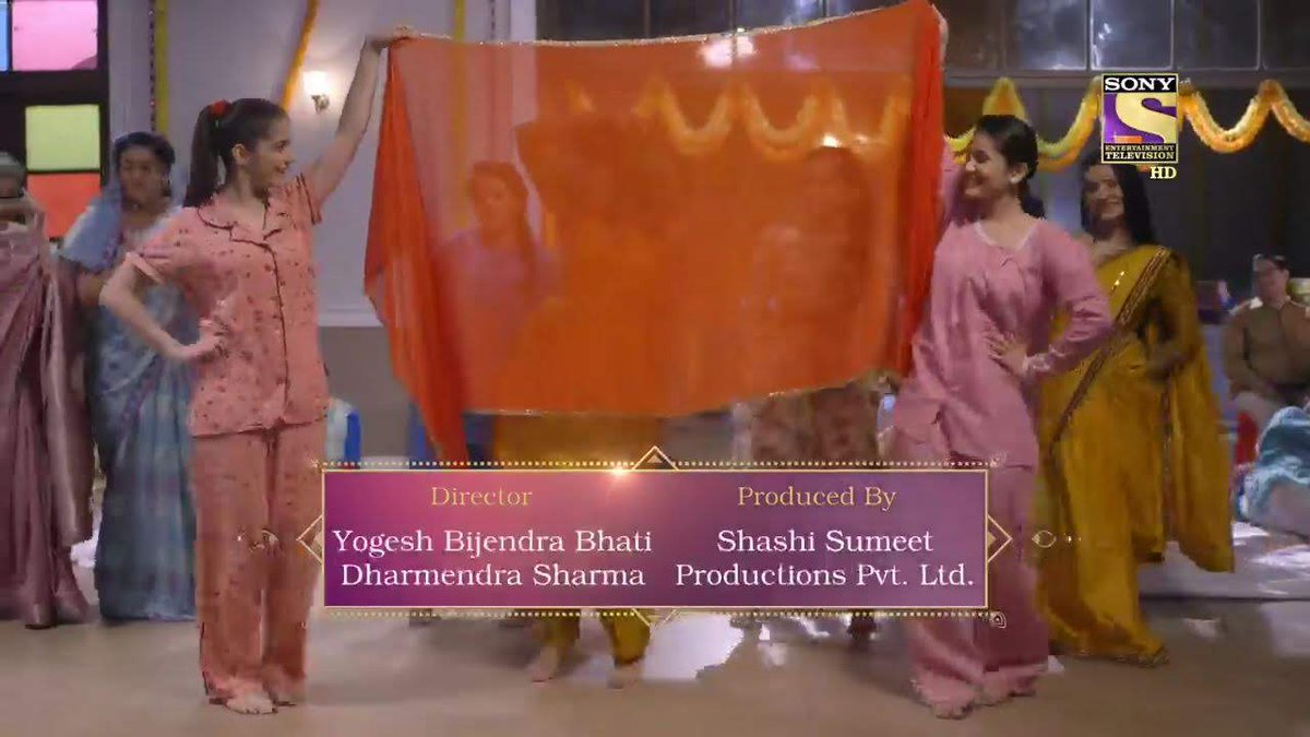 FAMILY VIBES!Indian weddings are memorable only cos of their vibrancy & what a beauty were the night scenes.Families playing games, singing,dancing & teasing the bride & groom with each other's name,them blushing at the thought of sharing their lives. #YehUnDinonKiBaatHai