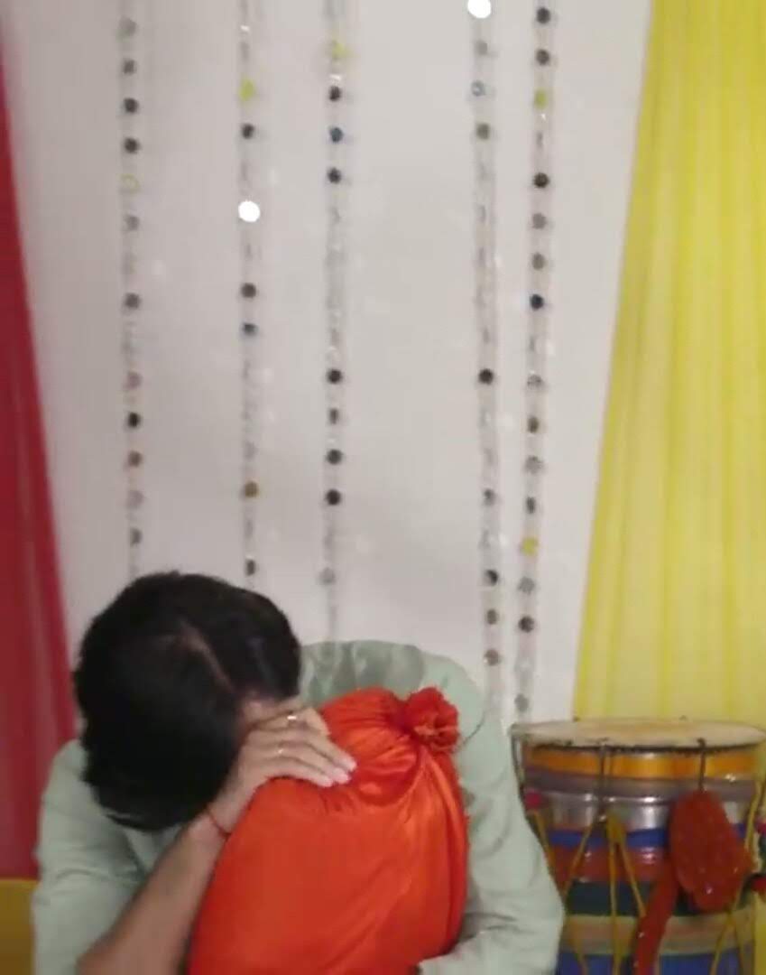 FAMILY VIBES!Indian weddings are memorable only cos of their vibrancy & what a beauty were the night scenes.Families playing games, singing,dancing & teasing the bride & groom with each other's name,them blushing at the thought of sharing their lives. #YehUnDinonKiBaatHai