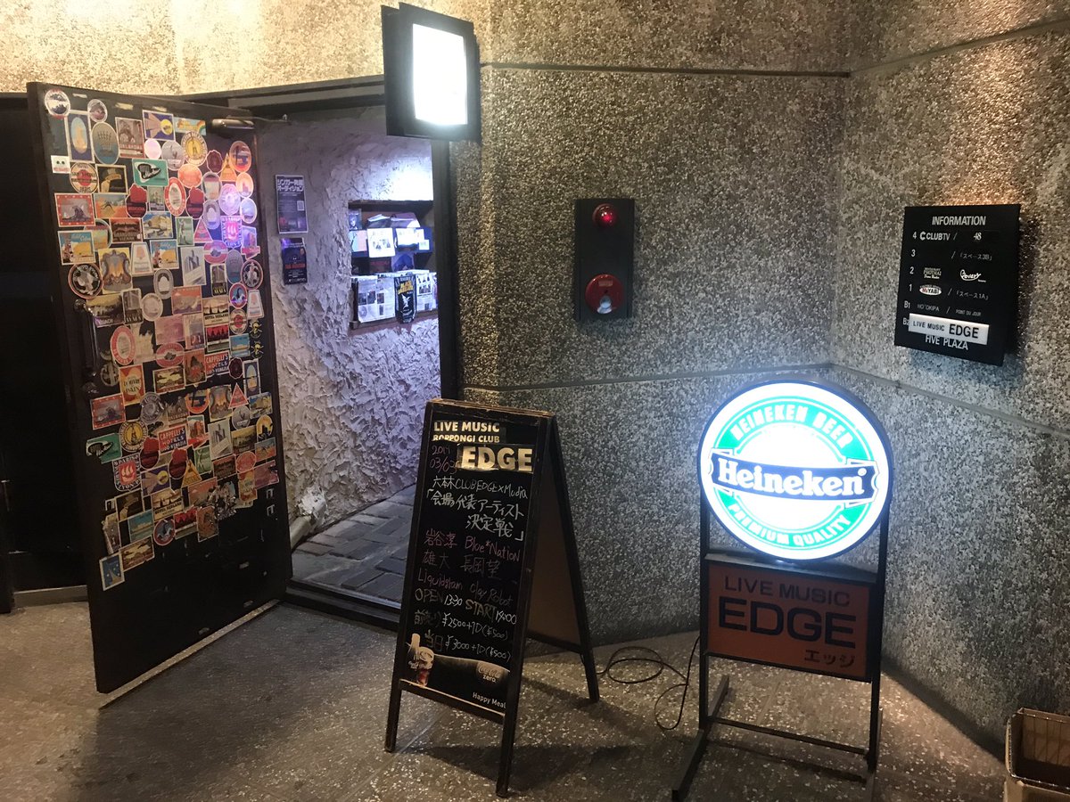 photomasu's tweet photo. #Mudia会場代表アーティスト決定戦 ということで、#六本木CLUBEDGE に来ています。
誰に投票するか?は内緒⁉️
#岩谷淳
#BlueNation
#雄大
#長岡望
#Liquidgram
#clayRobot https://t.co/Aa2BdNdsoX