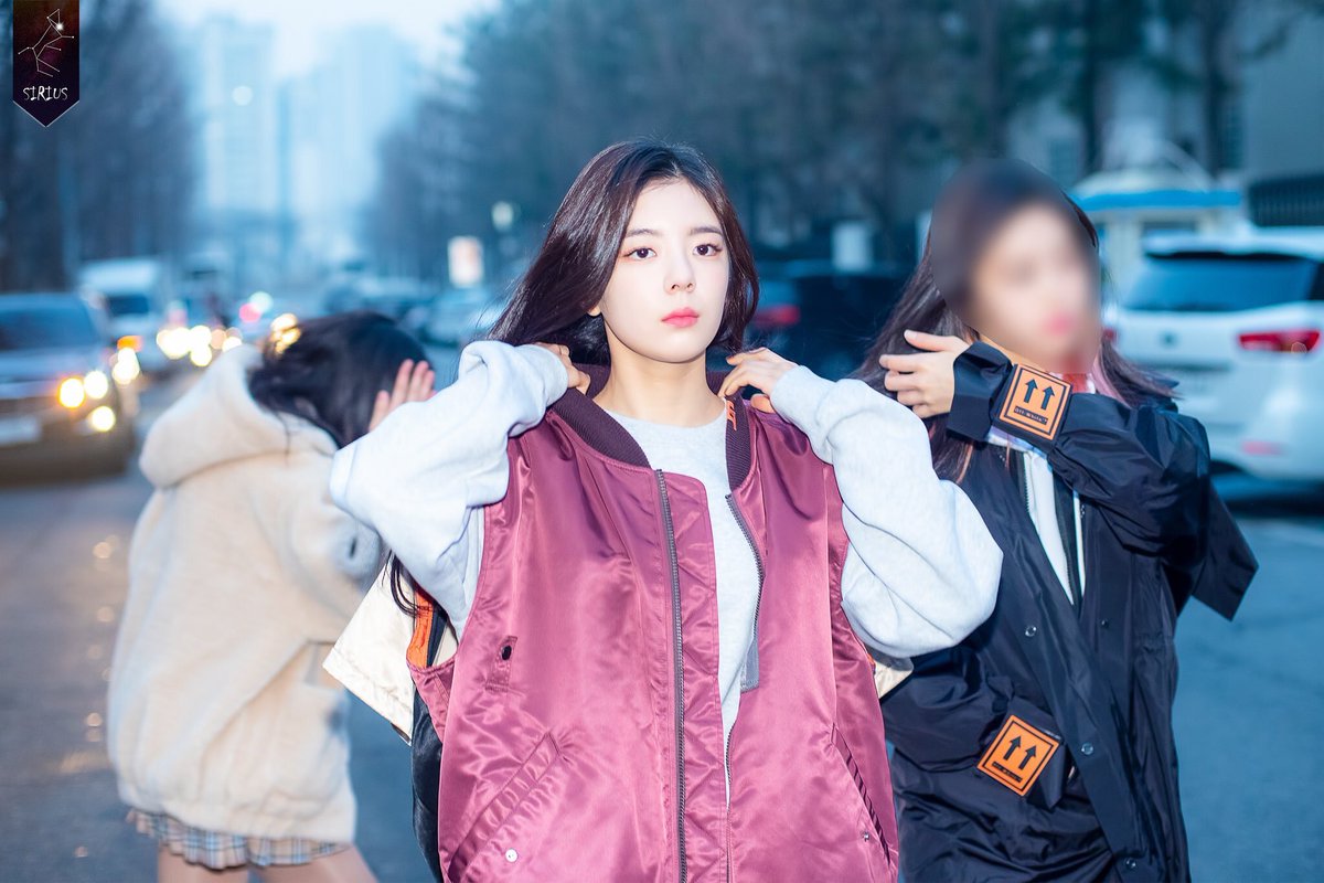 jisupics's tweet photo. 190301 — music bank
#있지 #ITZY #리아 #LIA 
© sirius https://t.co/V3b7BSddkh