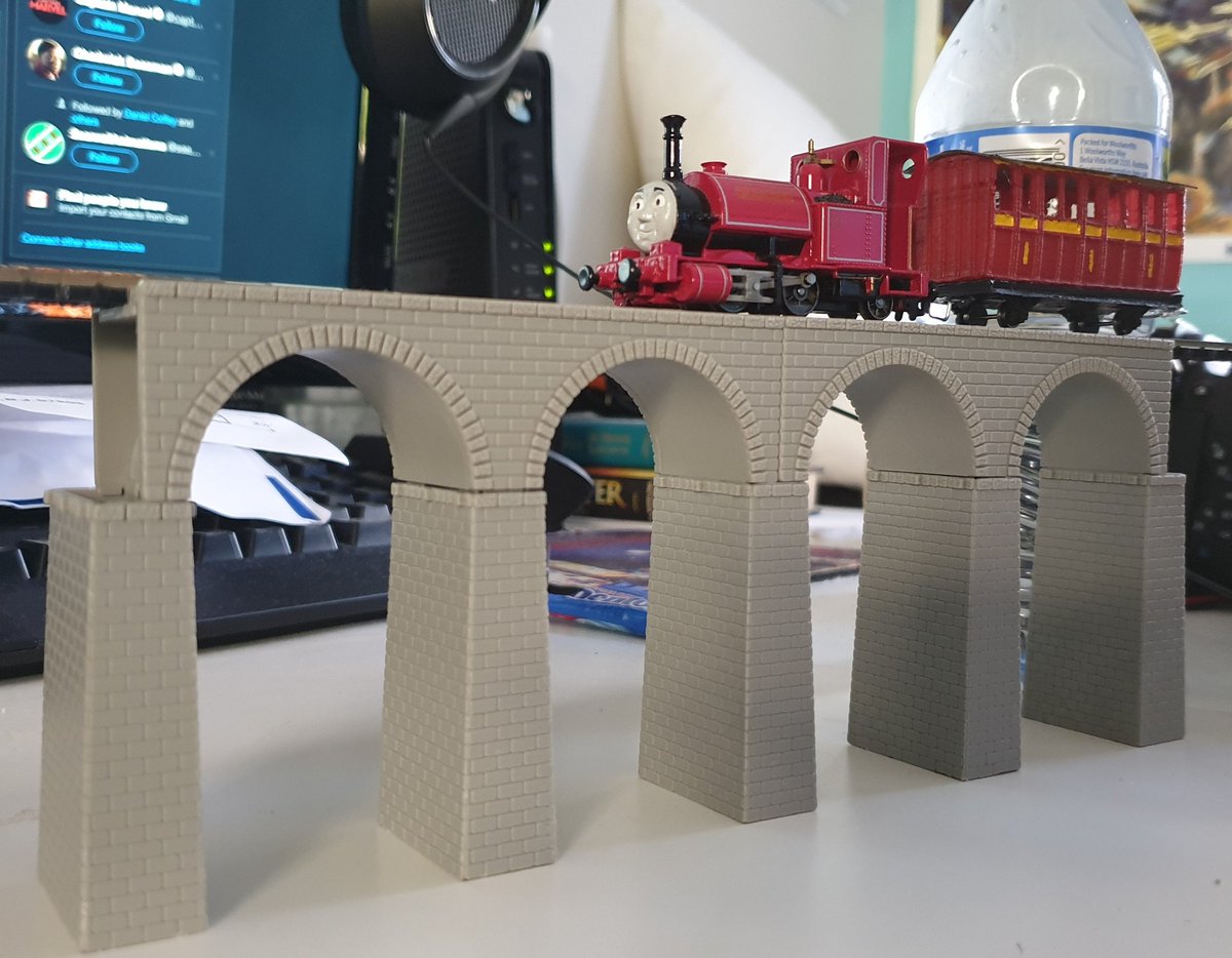 ElsbridgeP's tweet image. Got this viaduct kit at a train show today. Needs paint and an appropriate set, but it could look very nice when given proper attention