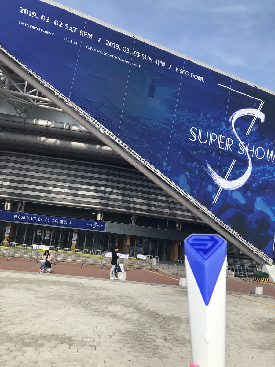 park_ouidiane's tweet photo. #SS7S my own lightstick shot💙 #SS7SDay2 https://t.co/GEHMdmh6Wb