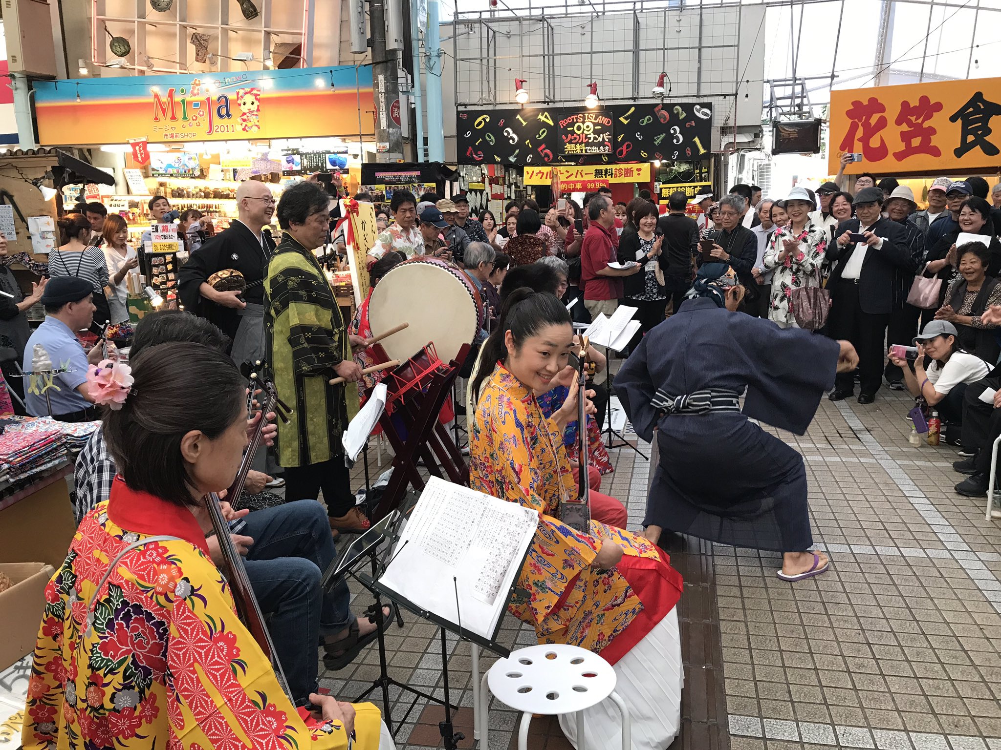 くるみ バンバン 那覇市は27 平和通りで島唄が聴けました 今日は栄町ボトルネックでライブ 時から投げ銭ワンマンだ くるみバンバン 栄町ボトルネック T Co Dkhi7j8gp8 Twitter