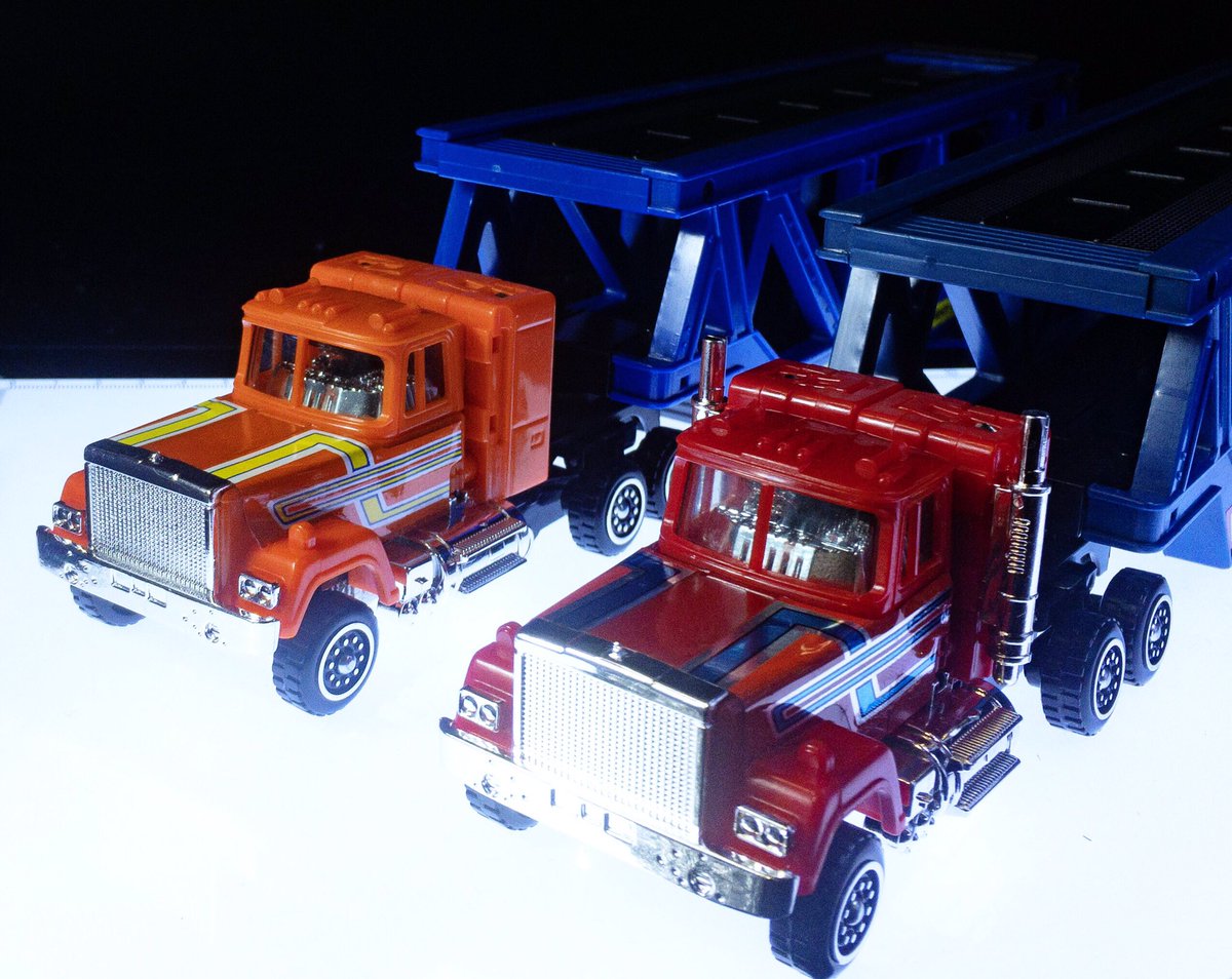 昨日買ったマシンロボ ビッグトレーラーロボ 開けた。DXシリーズの顔の