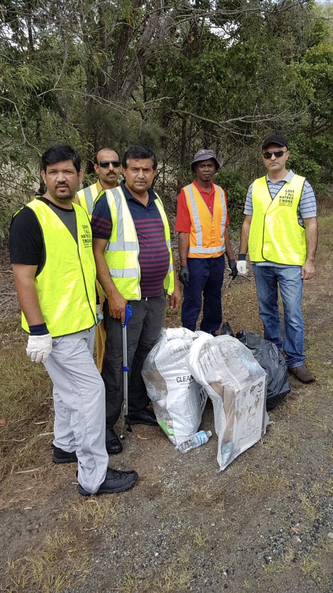 AhmadiyyaYEG's tweet image. RT @naveed_nasir: @MKA Logan has organised a Cleanup Australia day as a gesture of solidarity, love, humanity and thanksgiving towards our society and this country that has done so much for us.
#keepAustraliaClean #MuslimsforPeace #LoveForAllHatredForNon…