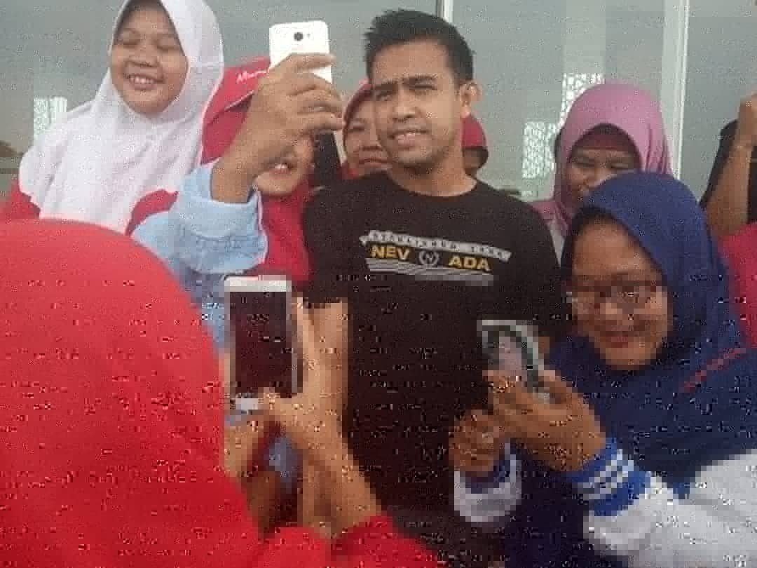 Semut merah sak batalyon ketemu semut hitam 1...serbuuuuuuuuuu🐜😂😂