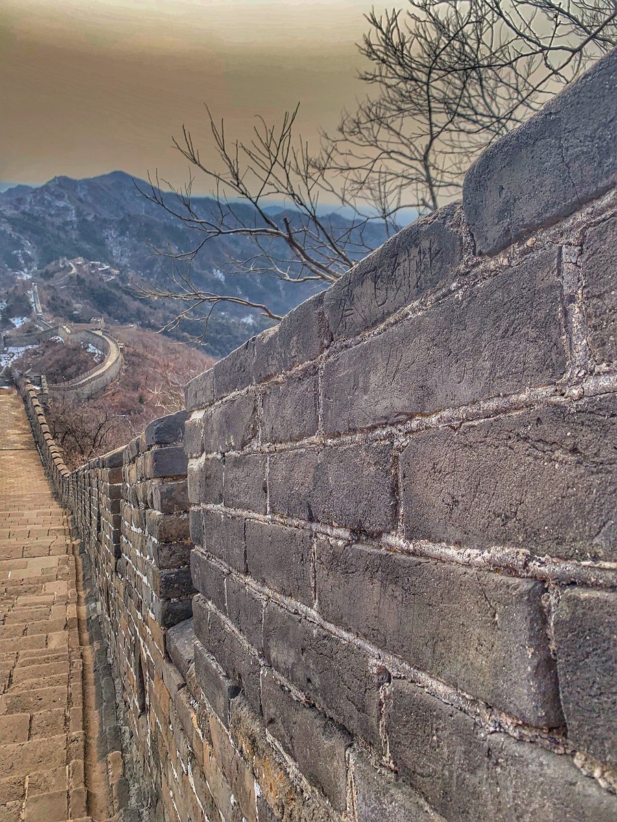 sarahsomeplace's tweet photo. Fun Fact: The mortar between the bricks at the Great Wall is made of a combination of lime, sticky rice and egg whites. There are many original parts which have held up in the harshest of conditions over hundreds of years with this simple combination. 🥚+🍚 = 👍🏻 https://t.co/6jD7x9UfMW