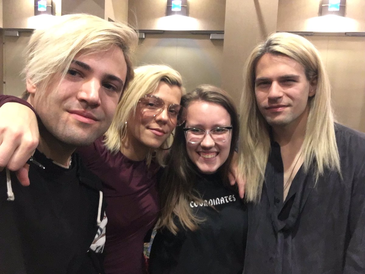 sumer_hoffman's tweet image. I’m so happy I got meet them and they told happy early birthday❤️ sweetest people you will ever meet💓 @thebandperry