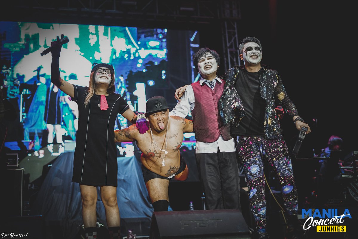 philippmowmow's tweet photo. May mga imposibleng bagay talaga sa mundo na pwedeng Mangyari 👽🎭💀👾👹👻🎡👺 #MasMasayaPagMayTanyaMarkova #GulapaNatics #TililingNation #KuyaTanMarlovesYou #DanteGulapa #LyricPhilippines #Yamaha #TowerOfDoom #RakRakanFestivalDay1 @tanyamarkova
📷 by Evie Ramiscal https://t.co/EnFnKodbaS