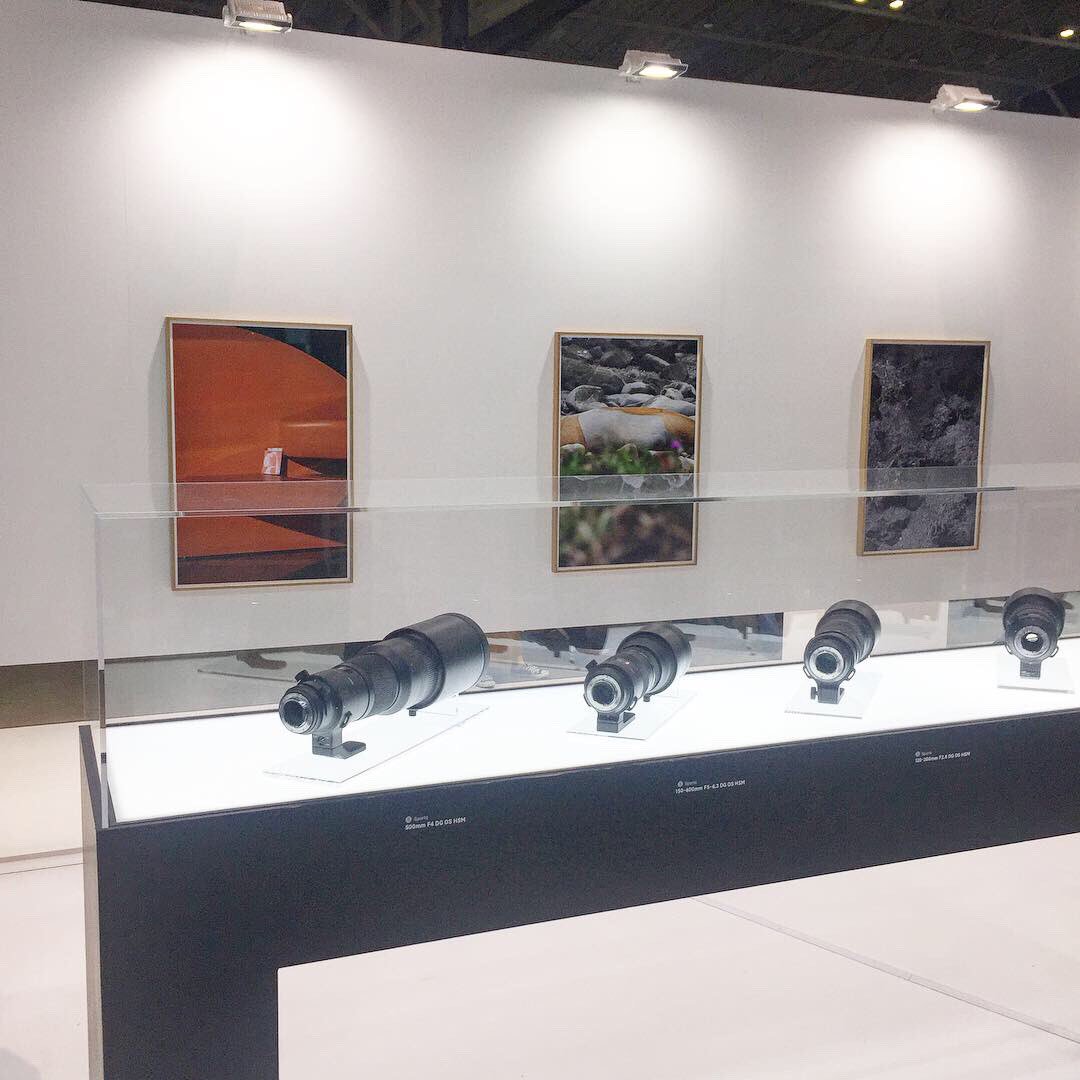 P_S_store's tweet photo. B1サイズなのですが、フレームの幅はかなり細くし、木製ながらシャープな印象を与えています。
展示されているのは3/3までパシフィコ横浜で開催されているCP +会場のSIGMAブースです。#frame #goitami #sigma #cpplus #poeticscape #写真額装 https://t.co/SxoPxgJjYc