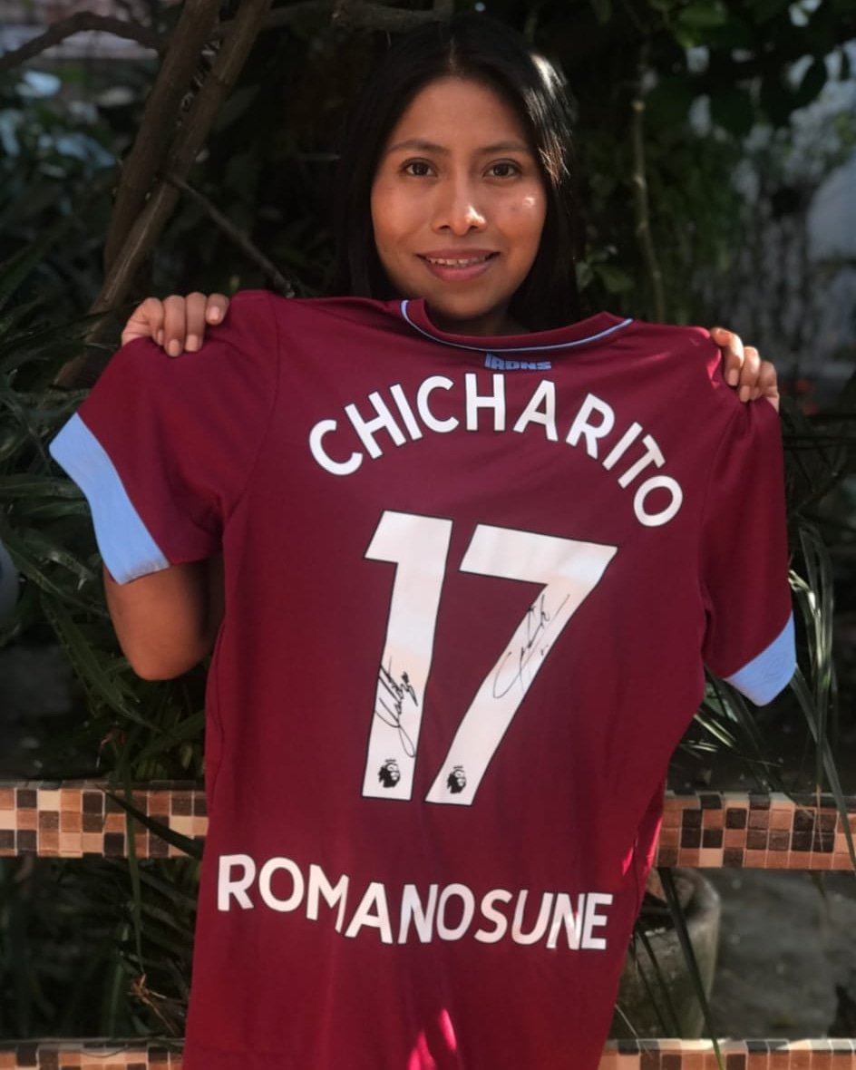 RevistaGto's tweet photo. Gracias a @WestHamUtd y a @CH14_ por sumarse al #ROMATÓN donando estas playeras que ayudarán a reunir fondos para @UnTrabajoDigno y @FondoSemillas. #REVISTAKEONDAMEX✨ @YalitzaAparicio

#RomaNosUne https://t.co/8qK7MA00Wd https://t.co/Pw1NydrVd5