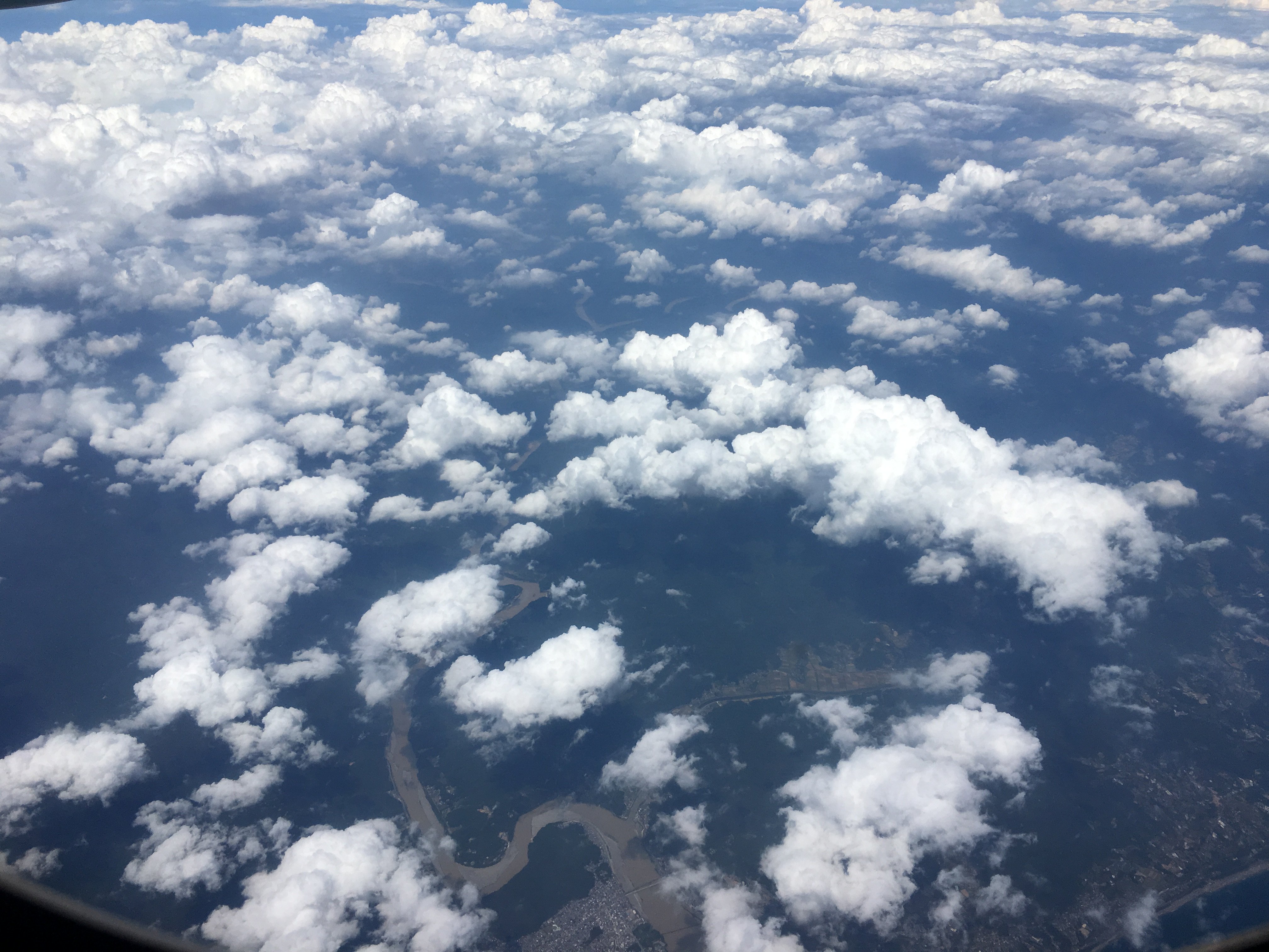 تويتر Sogdin على تويتر 飛行機から見た雲エモい T Co Vwwaigwxs2