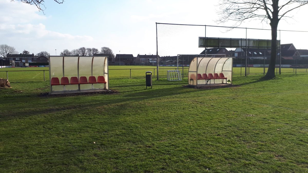 VVOranjeZwart's tweet photo. Nieuwe dugouts, erg blij mee💪👍😍 https://t.co/n4Hh23GfEq