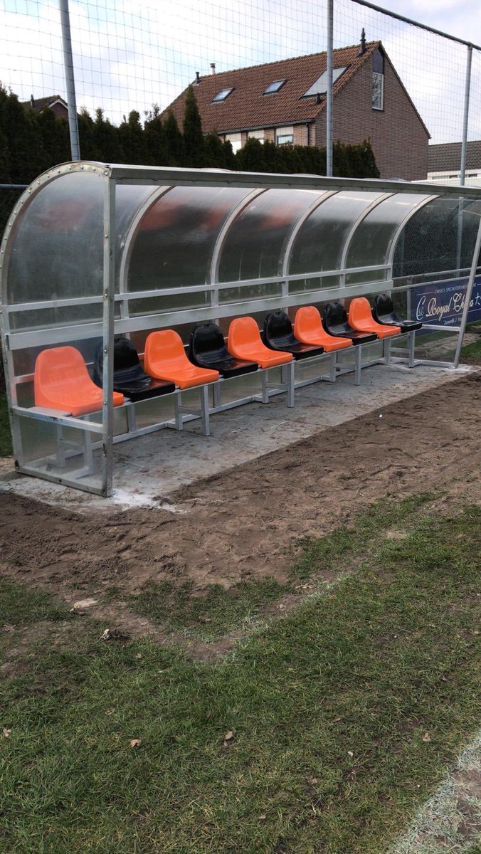 VVOranjeZwart's tweet photo. Nieuwe dugouts, erg blij mee💪👍😍 https://t.co/n4Hh23GfEq