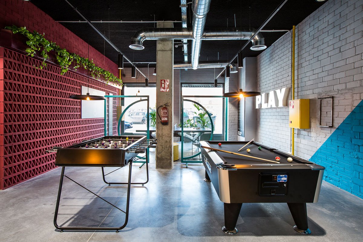 AbsoluteInterns's tweet image. Fancy a dip in this pool or playing games in an international atmosphere? Join our Barcelona program this summer to be part of @TheStudentHotel, our trusty residence in the Spanish sun ☀️💘 #absoluteinternship #internabroad #internship #student #barcelona #spain #TSHLife #travel