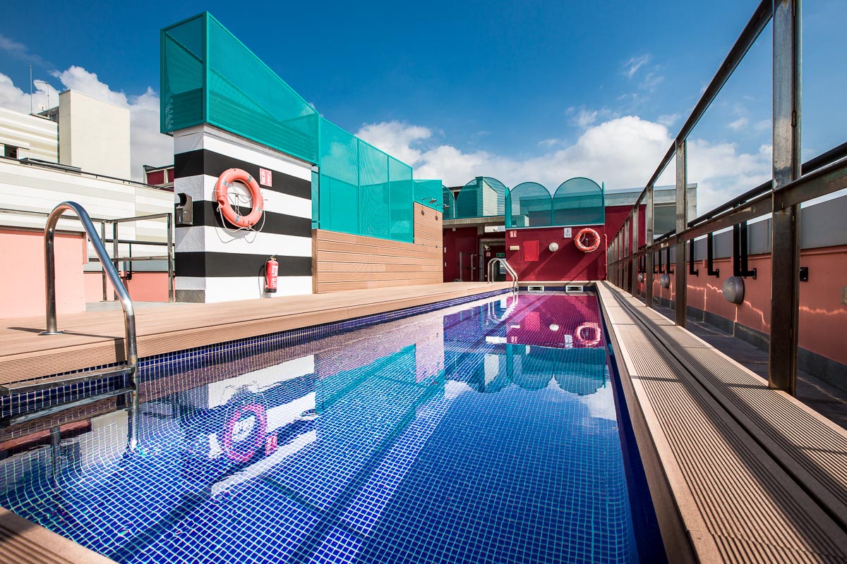 AbsoluteInterns's tweet image. Fancy a dip in this pool or playing games in an international atmosphere? Join our Barcelona program this summer to be part of @TheStudentHotel, our trusty residence in the Spanish sun ☀️💘 #absoluteinternship #internabroad #internship #student #barcelona #spain #TSHLife #travel