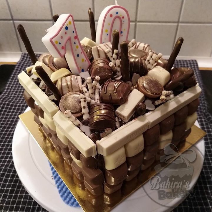 A chocolate-chocolate-chocolate cake for a friends birthday! 🍫
