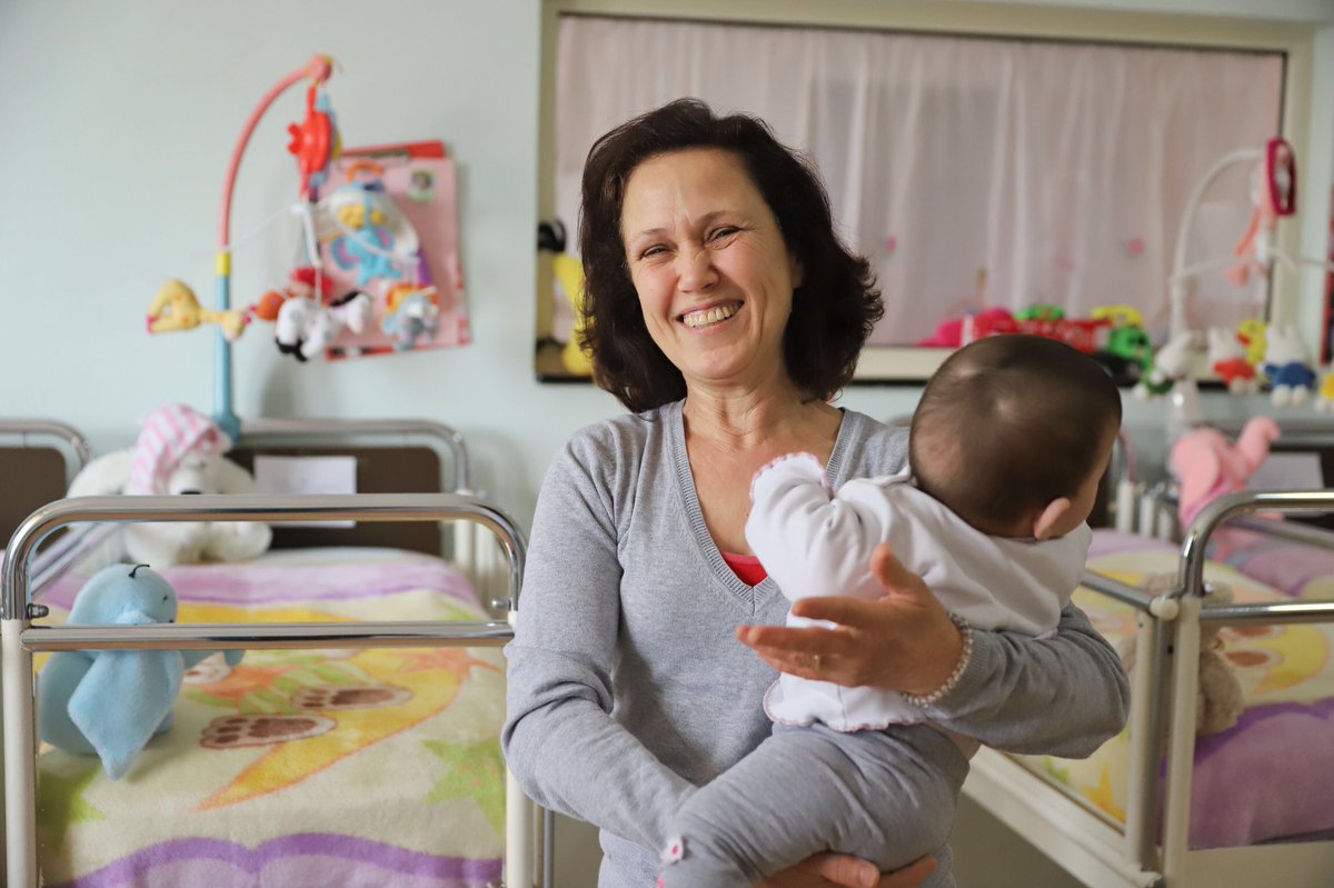 GManastirliu's tweet image. #Marsi i #Grave🌹
Mimoza Cani si nënë e dashur i shërben me përkushtim prej 38 vitesh, të vegjëlve 😇 pa kujdes prindëror në Shtëpinë tonë të foshnjes “Hannah dhe Rozafa”.
#Krenare për çdo grua që shërben në qendrat tona sociale, për punën dhe kujdesin për fëmijët🙏🏼