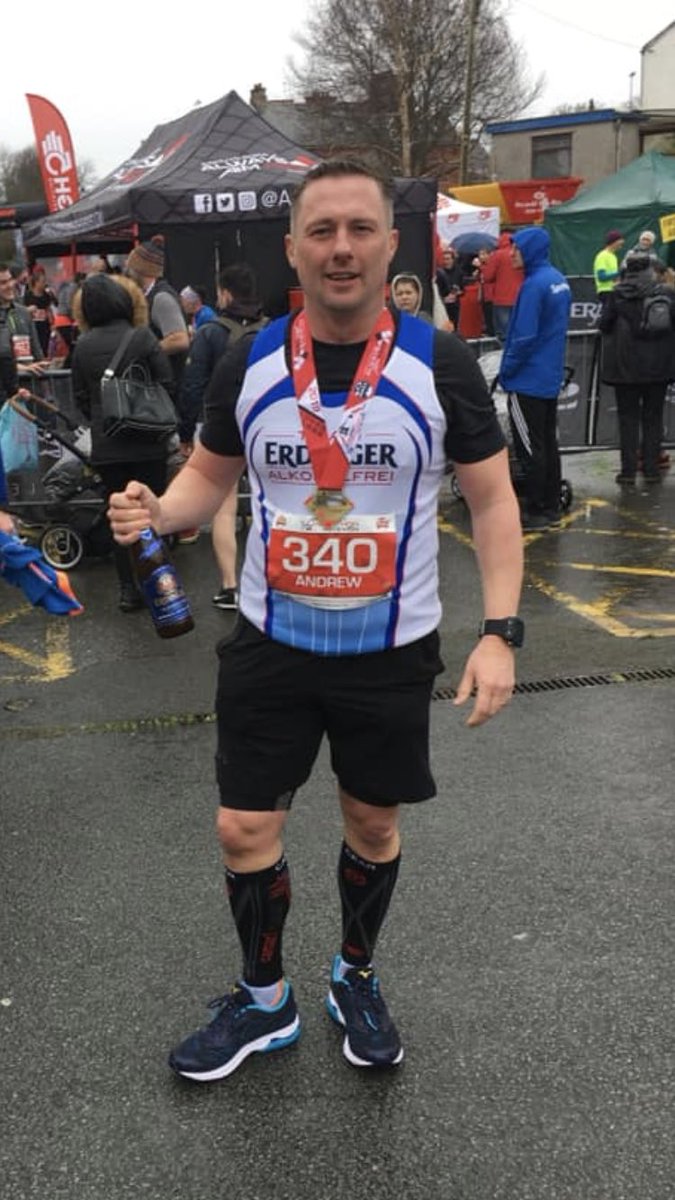 ScandyLilley's tweet photo. @ErdingerAF_UK #angleseyhalf19 Completed my first half marathon 2:03:02. My good lady had refreshments for the finish line!! Time for a rest now. Feet up and chill #isotonic #bringontheoutlawhalf https://t.co/gVhmcyMest