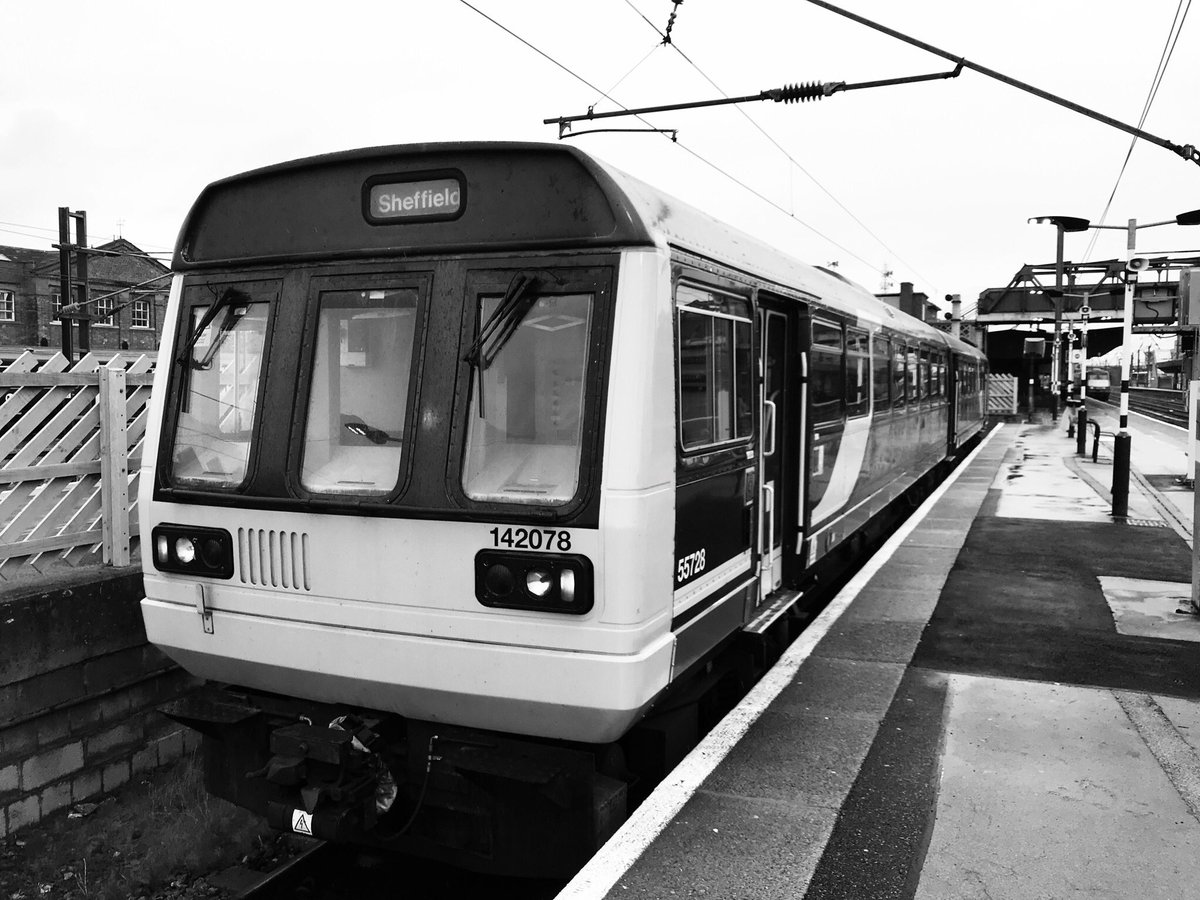 Elwick70's tweet photo. For the first half of my shift I shall be mainly driving 142078 in the Yorkshire rain... #SundayWorkers https://t.co/mx053i76Ly
