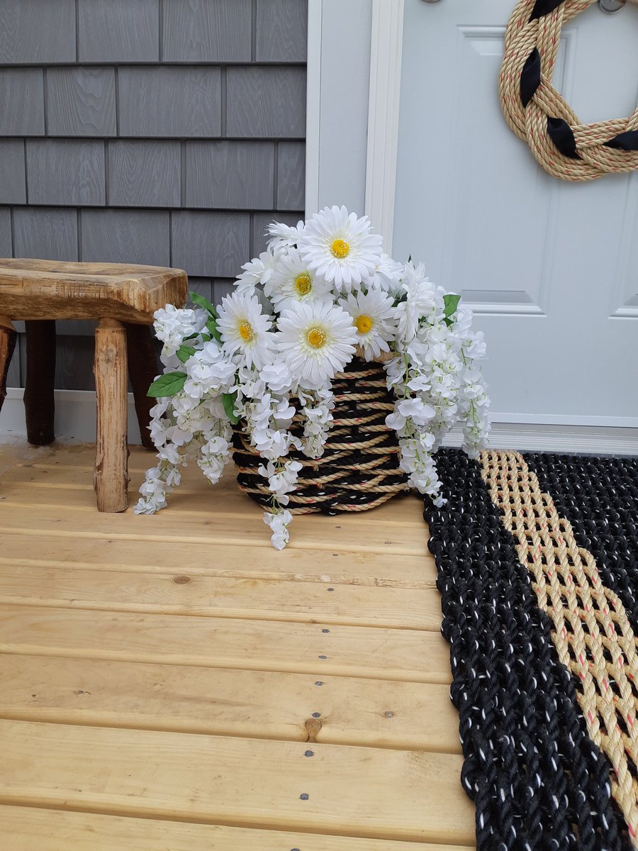 eclrm's tweet image. March Mat Madness Free Shipping in Canada on all mats. Knot your typical home decor.
eastcoastlobsterrope.com 
#homestager #homestaging #frontporch #frontdoors #veranda #deck #homedecor #handwoven #rugs #mats #welcome #friends #family #home #cottage #beachlife #wreaths #shop