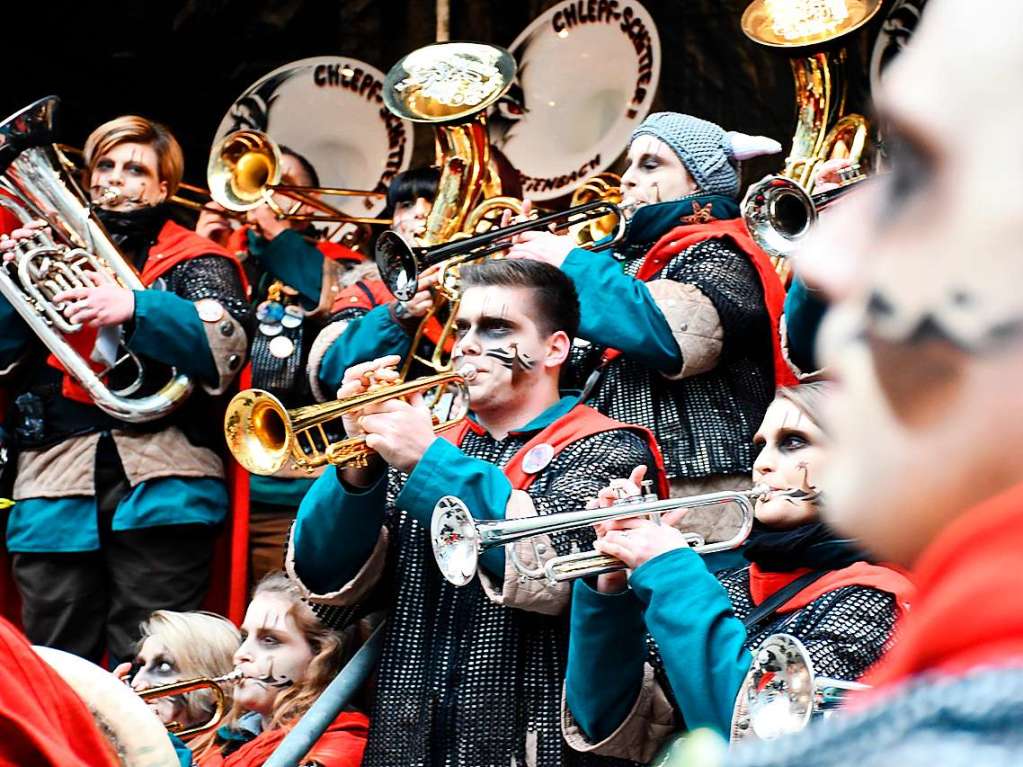 Die Guuge-Explosion lässt Lörrachs Innenstadt brodeln mehr.bz/gugge19