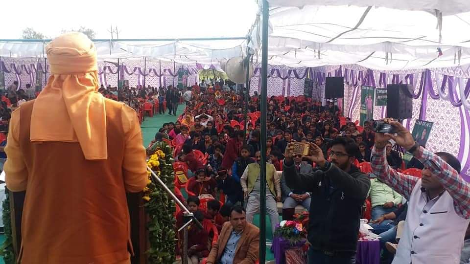 MahantBalaknath's tweet photo. आज जिला अलवर बहरोड में ACL स्कूल के वार्षिक उत्सव में स्कूल की नई बिल्डिंग का उद्घाटन बतौर मुख्य अतिथि के रूप में किया
माता पिता व अध्यापको बच्चों को नैतिक शिक्षा व शिष्टाचार की शिक्षा प्रदान करने का आह्वान किया !

#alwar #behrod #OpeningDay #openingceremony #balaknathyogi https://t.co/wizxvQLpE7