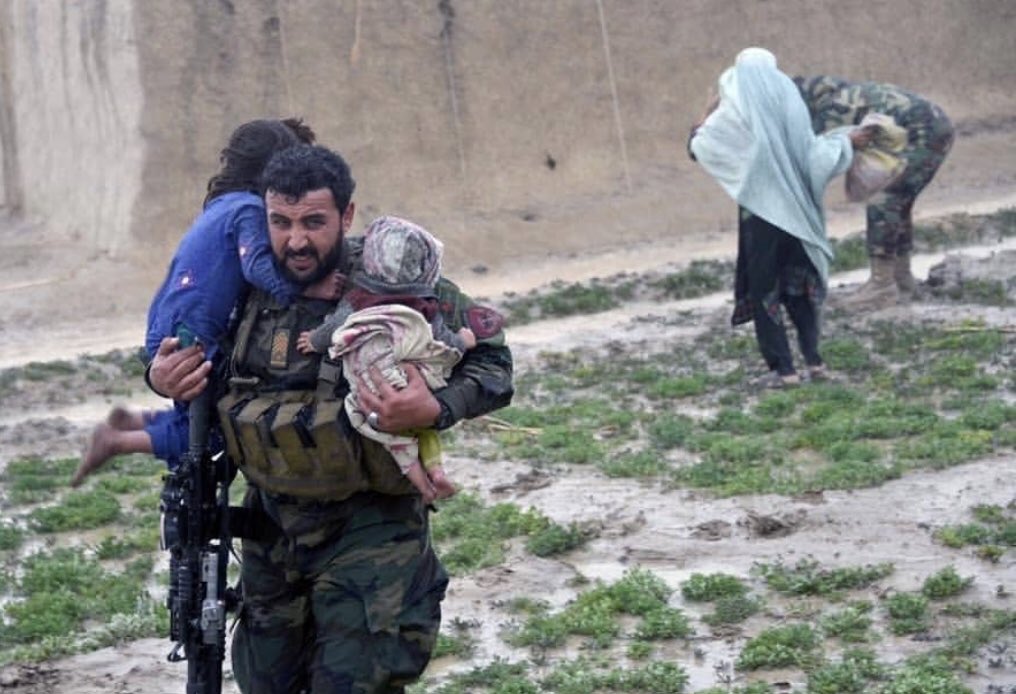 True Angels, Afghanistan’s South & Southwest hit by massive floods in last couple of days killing at least 20, the life-loss could hv been higher if ANDSF wouldn’t help the rescue efforts, 

#AfghanistanFloods #ANAhelpingHands