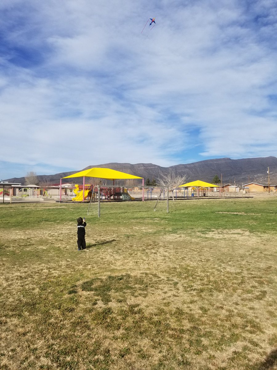MargaroSimental's tweet photo. First time flying a kite, this boy was so stoked. https://t.co/gUAfjQQA5p
