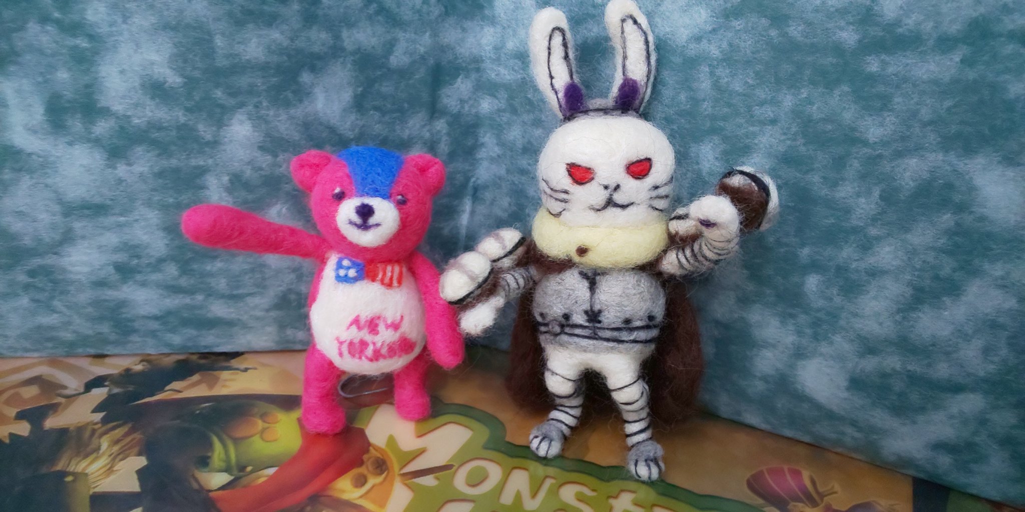 Mochikoro 今日は3月3日うさぎの日ですか てことで ウィッチクラフトワークスから たんぽぽちゃんのウサギ兵士を 友情出演は霞ちゃんの使い魔クマでお送りします うさぎの日 羊毛フェルト ウィッチクラフトワークス T Co Xjekd7nhib