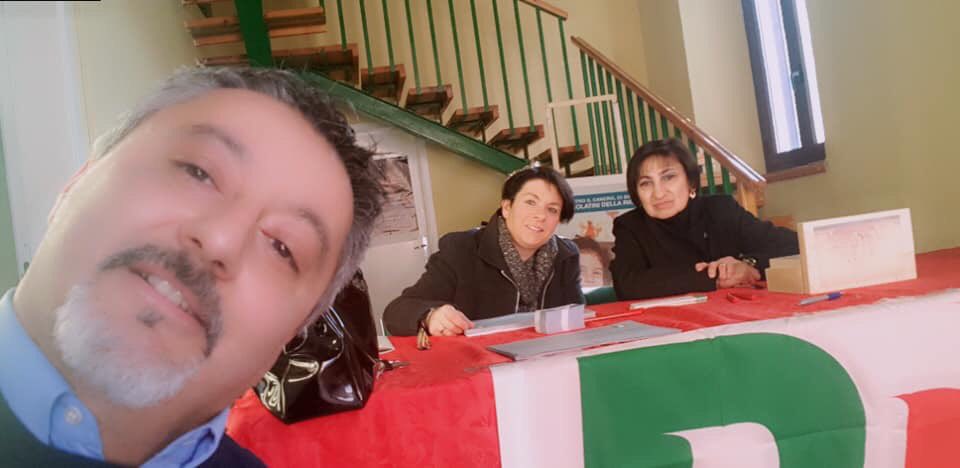 pdpesarourbino's tweet photo. Grazie ai #volontarixpassione di Frontone.
C’è tempo fino alle 20 per votare alle #primariepd.
Trova il tuo seggio su https://t.co/gEhP7KFhLj
#pdmarche #OrgoglioMarche https://t.co/iKLLEcRmo1