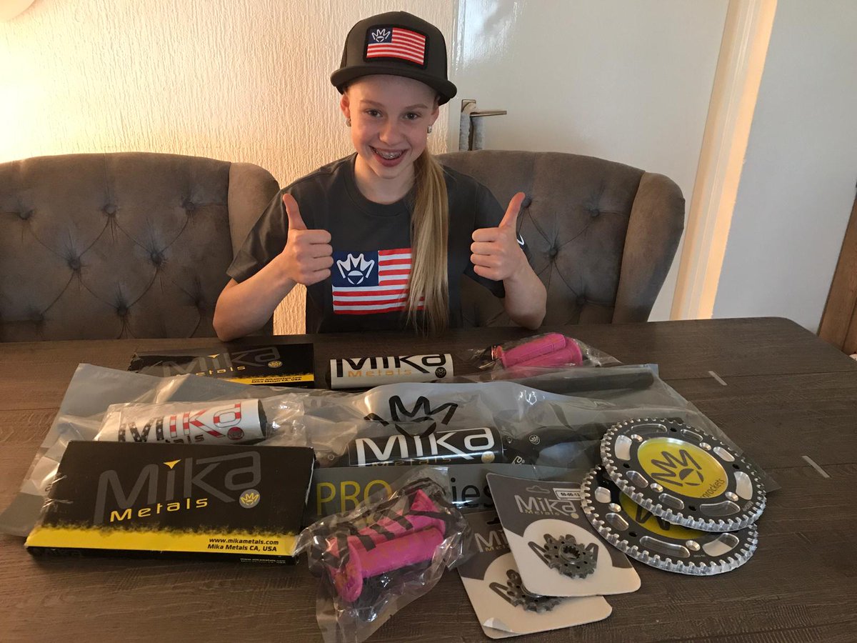 corsaeventgroup's tweet image. We extended our deal with the talented MX lady Jenitty van der Beek for the 2019 season and arranged an extended deal with Mika Metals for the 2019 season. So, Jenitty will be part of the #MikaMOB of #MikaMetals again for the 2019 season. #MX #CorsaEvents #Sportmanagement