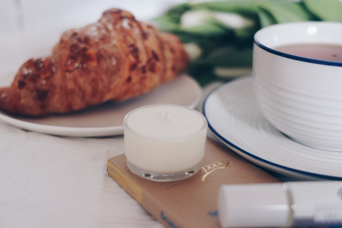 HELLO SUNDAY! What do you have planned to look after yourself today?

(pictured: our miniature serenity candle from our 'socks, chocs and calm in a box')