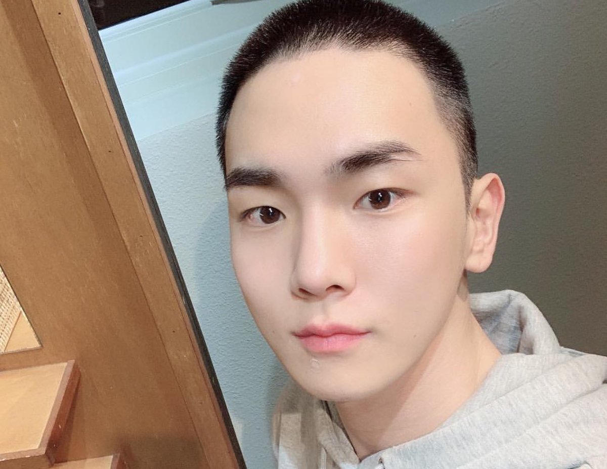 iheartshinee_'s tweet image. 190303 bumkeyk

“To. All my little freaks
Hi, this is SHINee’s Key.

-c- “

#Kibum #Key #기다릴게_기범아