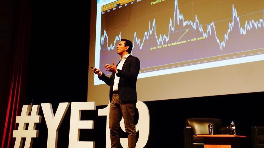 kuekonomi's tweet photo. Stratejik ortağımız Garanti Bankası'nın Finansal Risk Yönetim Çözümleri Yöneticisi @mahmutcanasker , bize risk yönetimi ile ilgili bilgiler verdi. 
#garanti #yatirimegitimi #ye19 #kueconomics #kocuniversity #yatirimegitimi19 #kuekonomi https://t.co/jBl6XPeWw7