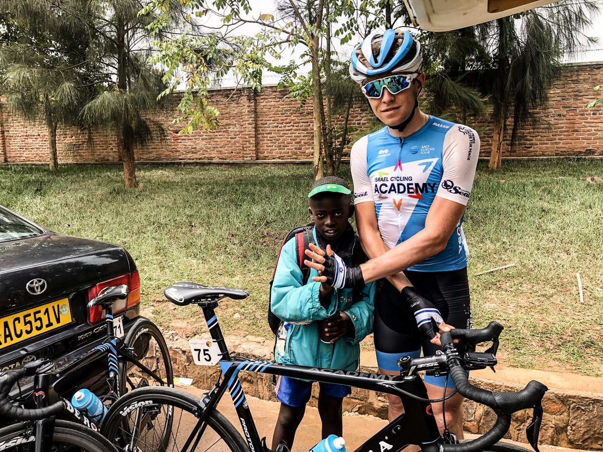 NSNCyclingTeam's tweet image. The referee just whistled : 90 min game in #Rewanda has just started. 61 km and we will know if Yellow Jersey Kodus will be able to defend  his 7 to 31 sec on his three rivals including our Matteo Badilatti. It will be a very difficult task but if not try, why race? #TDRwanda19