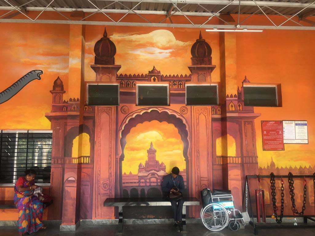 Eternity_blr's tweet photo. #Pandavapura, Mandya, railway station gets a complete face-lift. #StreetArt project by #AvinashSringeriDivakar and team from #EternityCreativeStudio, Bengaluru. 
Do share, and if you are visiting Pandavapura, click your pictures with the art work and share them with us. https://t.co/aYnDJYSbAT