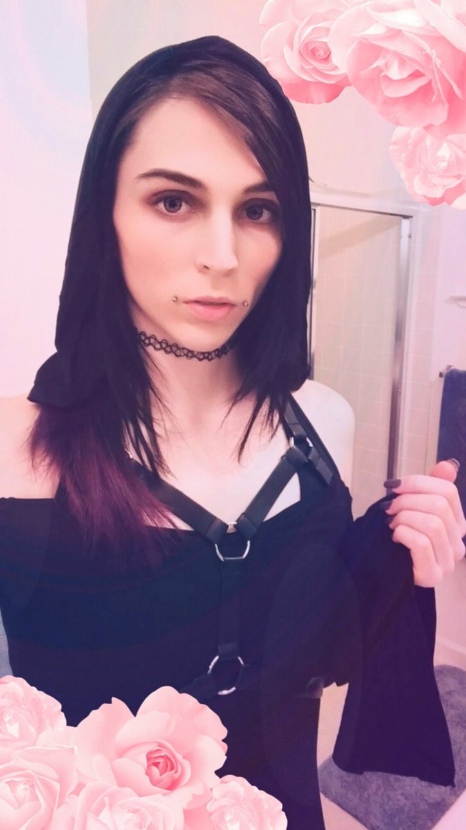 hex_sad's tweet image. Sorry for inactivity I've been trying to go out more and be less lonely. Also working my shitty job.