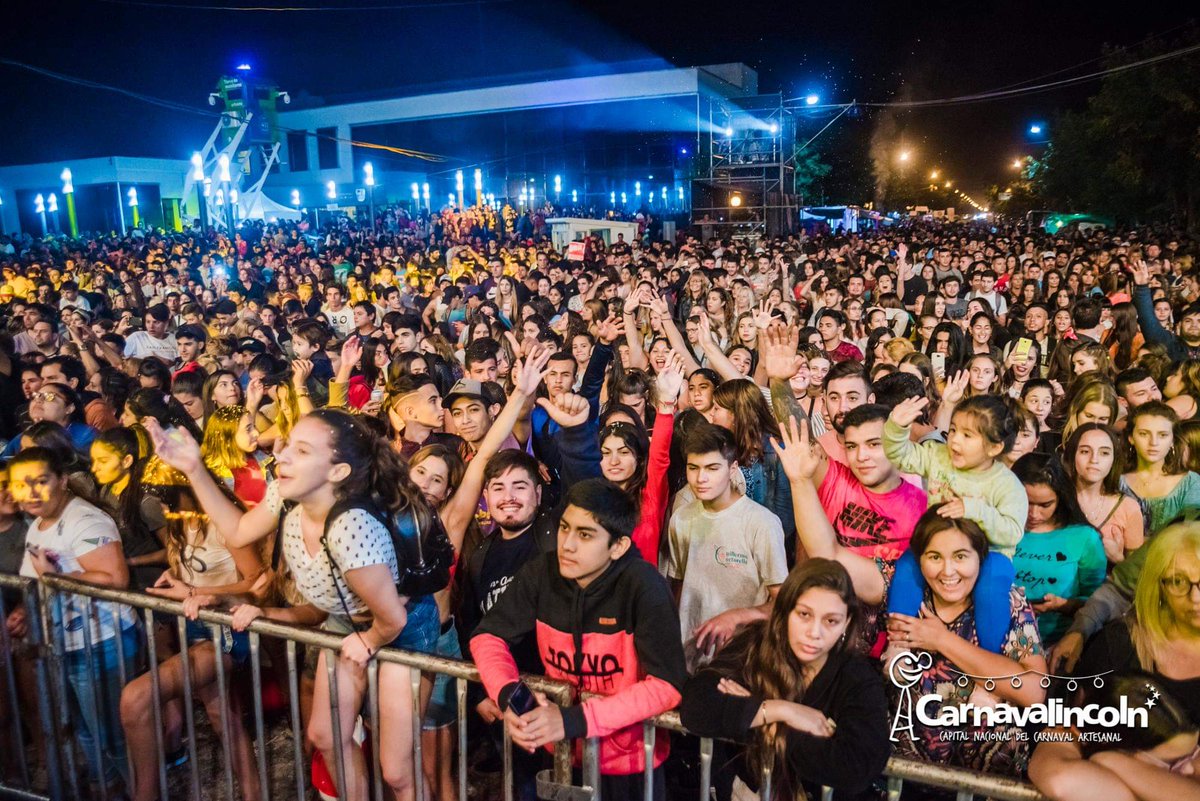 Por Favor y Gracias (@pfygprodu) on Twitter photo Yass!!! 💃🏻🎊 Nochaza con <a href="/ManoArriba_/">Mano Arriba Oficial</a> en #Lincoln #Carnaval #CarnavalLincoln #Carnaval2019 🎉🎉 #ManoArriba Yass!!! 💃🏻🎊 Nochaza con <a href="/ManoArriba_/">Mano Arriba Oficial</a> en #Lincoln #Carnaval #CarnavalLincoln #Carnaval2019 🎉🎉 #ManoArriba