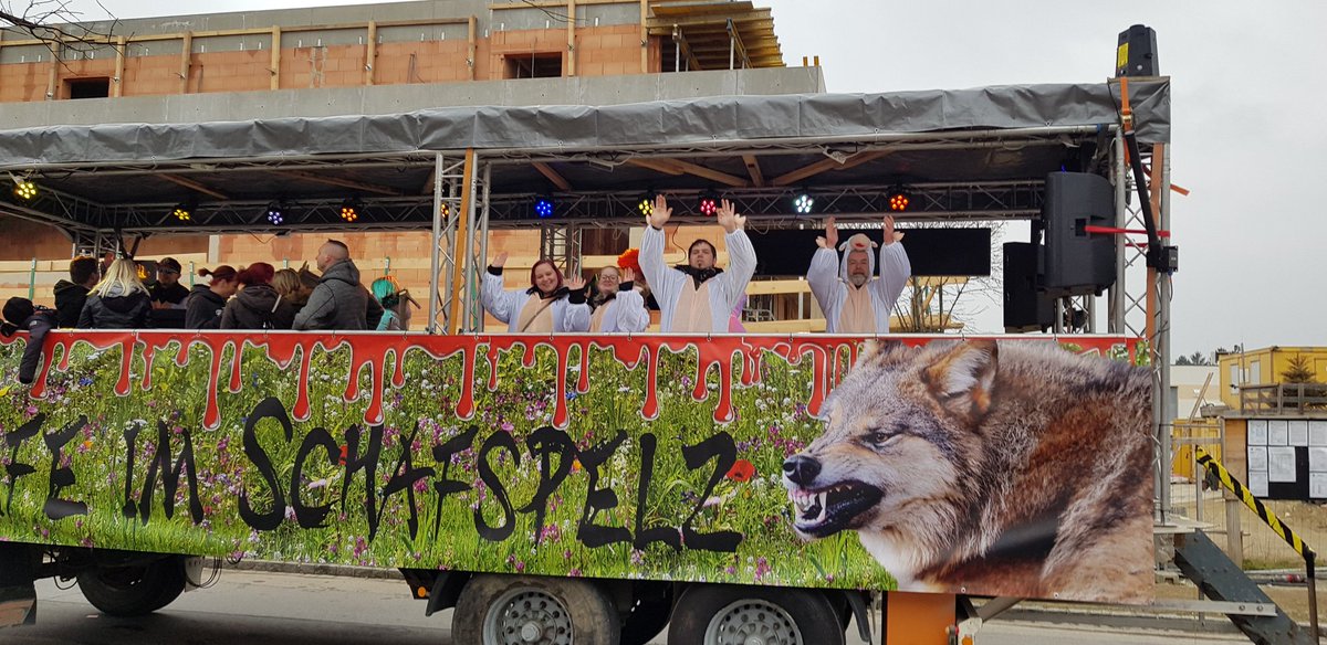 allesbussi's tweet photo. Alles Bussi productions beim #Faschingsumzug in #Marchegg
#Fasnacht #Fasching #Mgg https://t.co/S40ctHtUtl
