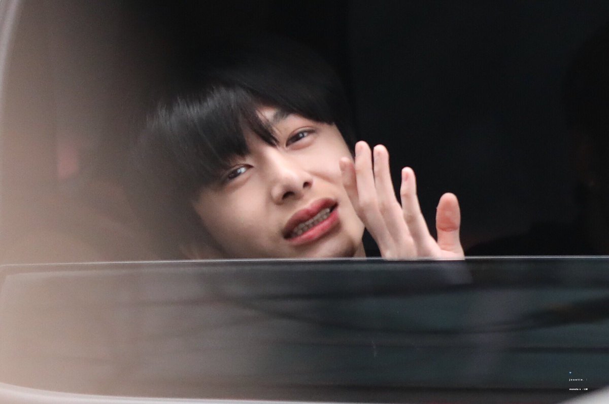 jouetie0126's tweet photo. 190303 인가 퇴근
#형원 #HYUNGWON #몬스타엑스 #MONSTA_X @OfficialMonstaX 
#Alligator #엘리게이터 https://t.co/2N4rW8S0n8