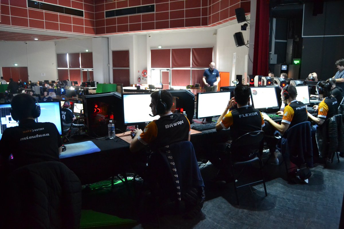 teamMYD's tweet photo. On se retrouve pour cette deuxième journée de Lan, et aujourd'hui c'est sur scène face aux #Babouch que l'on débute !
#MYDominate #CSGO https://t.co/qmonL2qRHQ