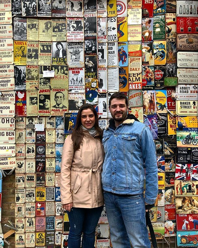 Bebenube's tweet photo. Paseando por Portobello Market en Notting Hill... bonita experiencia, aunque poco queda de un barrio bohemio, habiendo sido masificado por turistas 🙈 https://t.co/SMoYrDrpVz https://t.co/gCgAXhe6fN