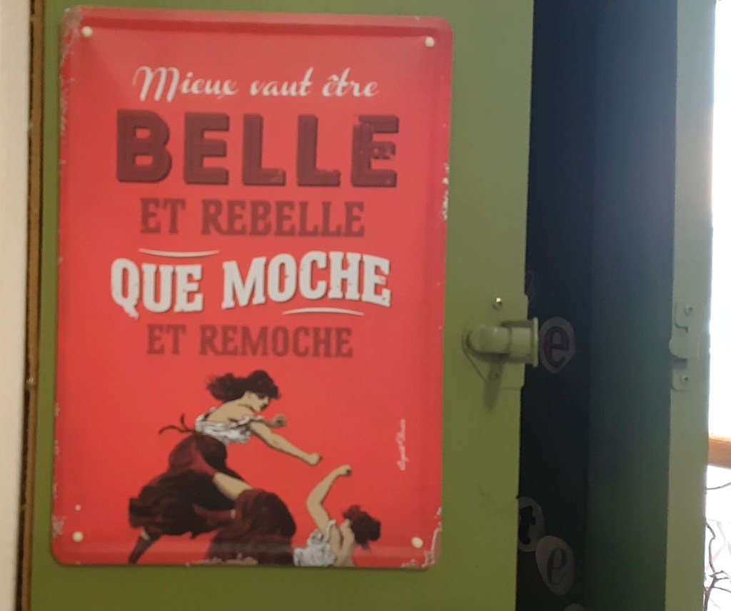 d_orientation's tweet image. Aude, coiffeuse passionnée, drôle et un peu artiste, nous livre ses secrets d'orientation. Si tu hésites encore à passer ton CAP coiffure , regarde cette video, elle est pour toi! secretsdorientation.fr/comment-deveni…