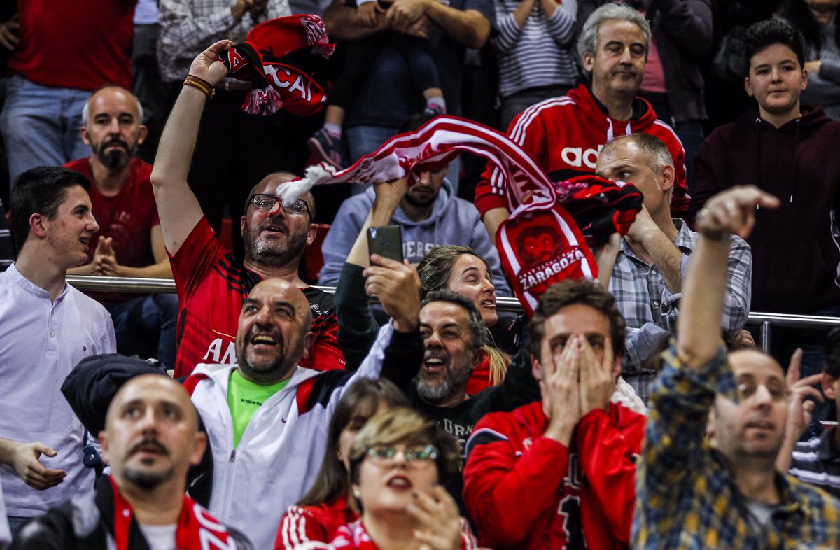CasademontZGZ's tweet photo. 🔝 Espectaculares una vez más 👏🏻
¡Qué ganas teníamos de volver a rugir en el Felipe con la ‘marea roja’! ¡Enormes! 🙌🏻 #BKZIBT | #SienteZaragoza🦁 #AúpaT https://t.co/C5cEUGtVxh
