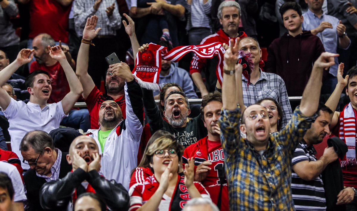 CasademontZGZ's tweet photo. 🔝 Espectaculares una vez más 👏🏻
¡Qué ganas teníamos de volver a rugir en el Felipe con la ‘marea roja’! ¡Enormes! 🙌🏻 #BKZIBT | #SienteZaragoza🦁 #AúpaT https://t.co/C5cEUGtVxh