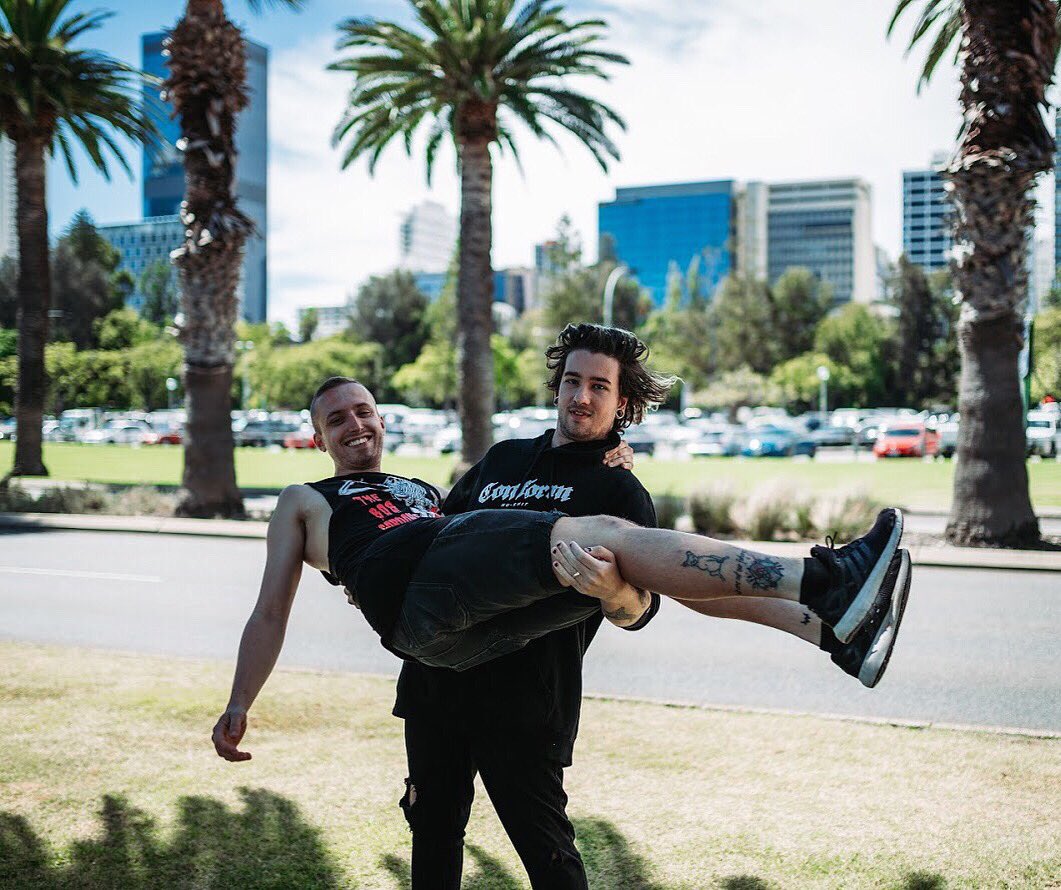 hellaverage's tweet image. It about time we officially introduced you all to our new bass player, Callum.
You might’ve seen him play some shows with us recently and he’s here to stay. We’re so stoked to have him on the team. 💚💕