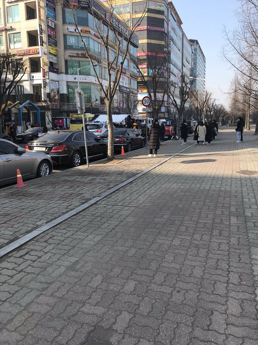 Abyss production filming started February 25 (based on filmakers website) Boyoung was spotted filming last Friday. And another Abyss filming sighting earlier today in a Cafe in Ilsan 🎥🎬 #tvN어비스
